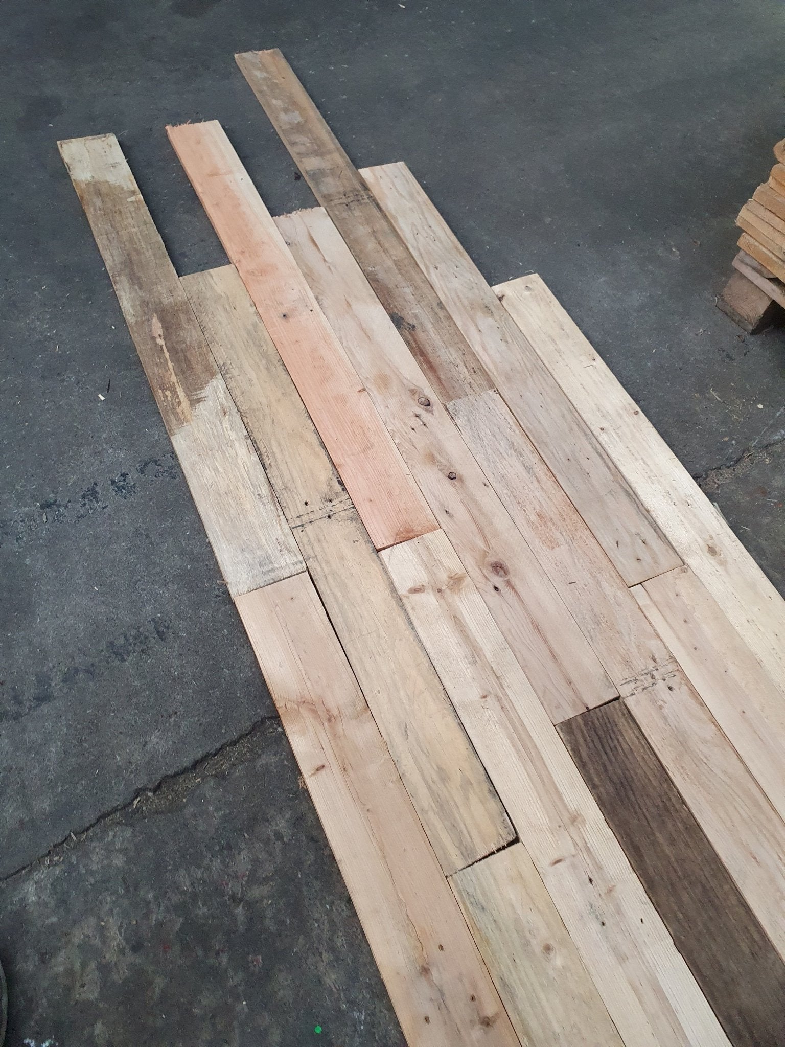 Paquet d’échantillons de planches de bois de palettes de récupération sans clous - Bois résineux