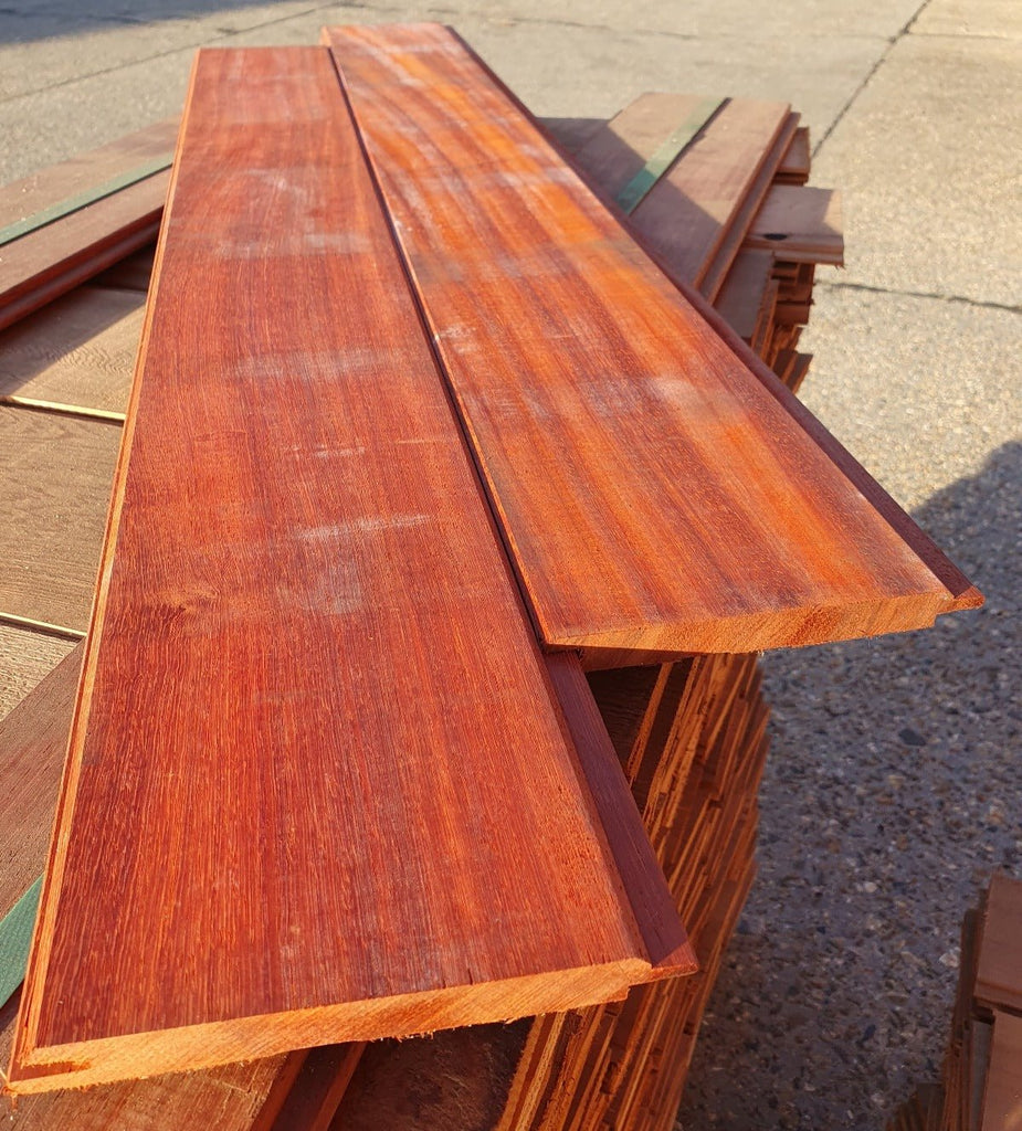 Goedkoop hout vol karakter: Ontdek de Padouk Planchetten in korte lengtematen vol imperfecties.