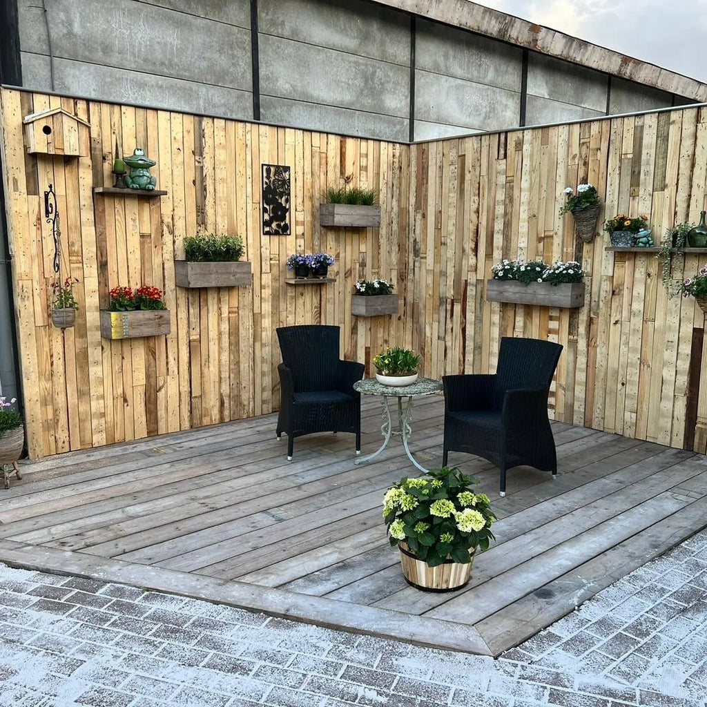 Gerecycleerd hout van wegwerppalletten: Een voorbeeld van hoe Recupwood bijdraagt aan duurzaam bouwen door hergebruik.